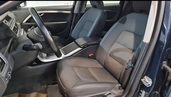 Volvo XC70 11 of 16