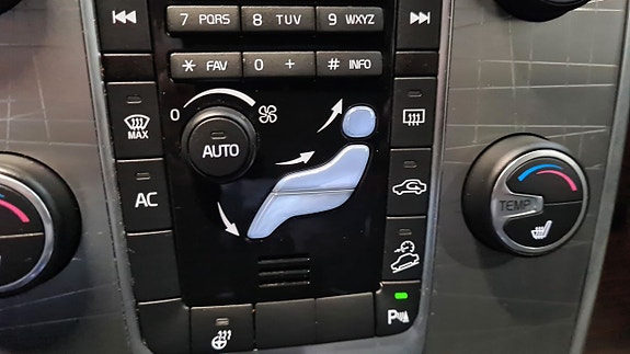 Volvo XC70 12 of 16
