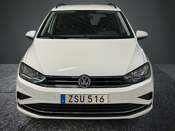 Volkswagen Golf Sportsvan 2 of 10