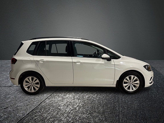 Volkswagen Golf Sportsvan 3 of 10