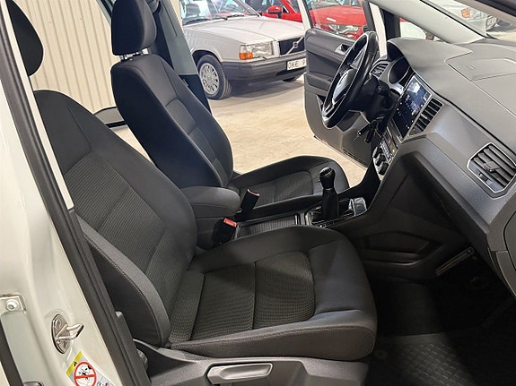 Volkswagen Golf Sportsvan 8 of 10