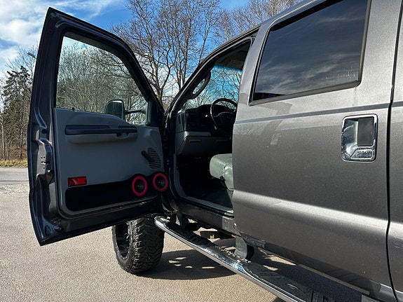 Ford F-250 10 of 16