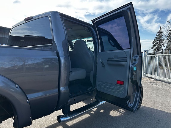 Ford F-250 15 of 16