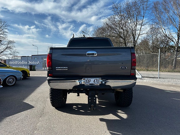 Ford F-250 9 of 16