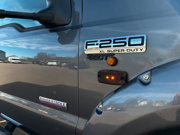 Ford F-250 8 of 16
