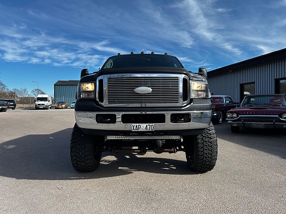 Ford F-250 4 of 5