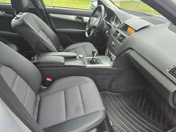 Mercedes-Benz C180 17 of 24