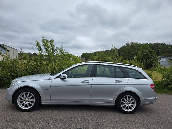 Mercedes-Benz C180 4 of 5