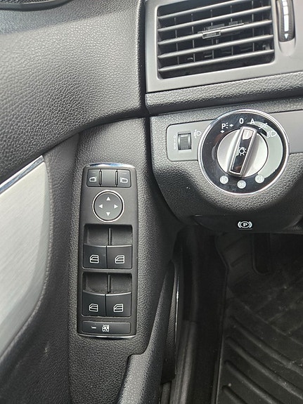 Mercedes-Benz C180 21 of 24