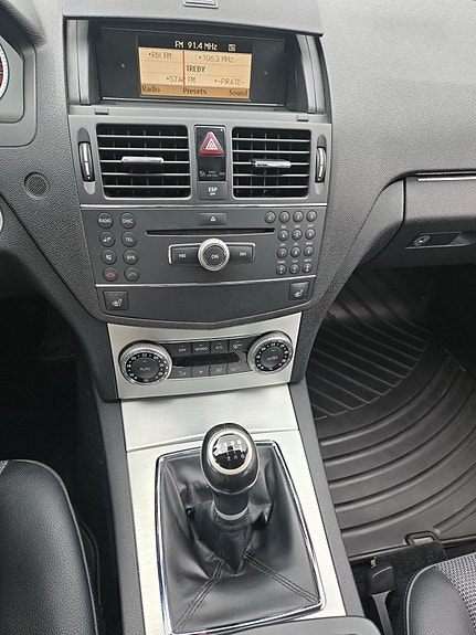 Mercedes-Benz C180 19 of 24