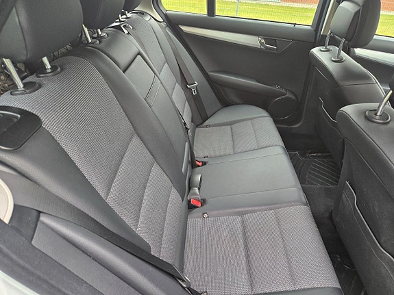 Mercedes-Benz C180 16 of 24