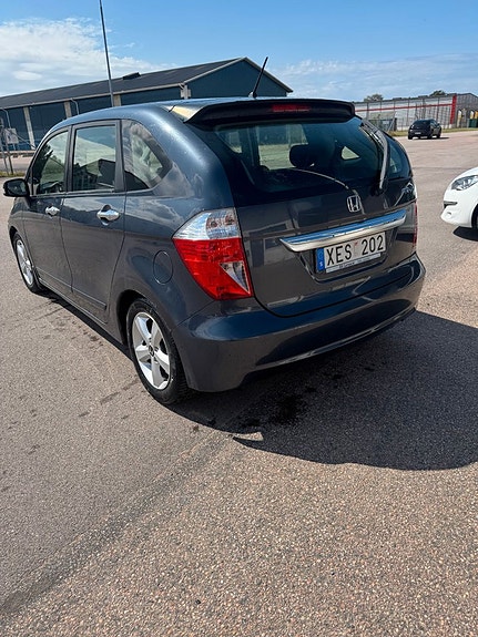 Honda FR-V 3 of 5