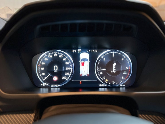 Volvo XC90 14 of 27