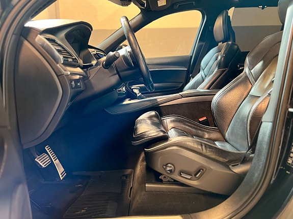 Volvo XC90 9 of 27