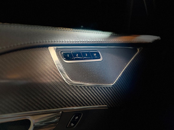 Volvo XC90 13 of 27