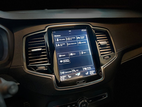 Volvo XC90 17 of 27