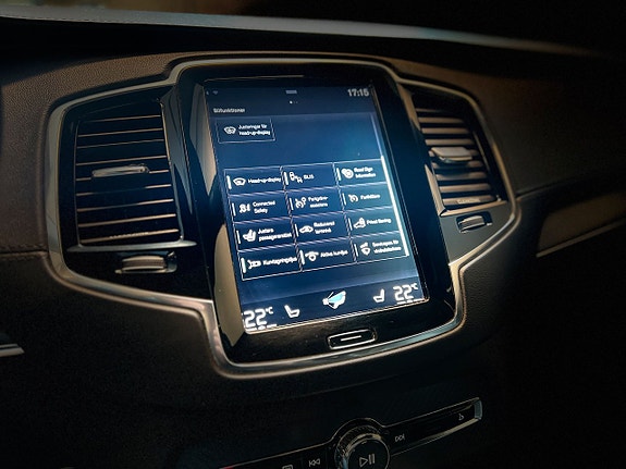 Volvo XC90 18 of 27
