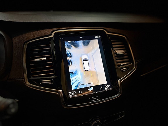 Volvo XC90 16 of 27