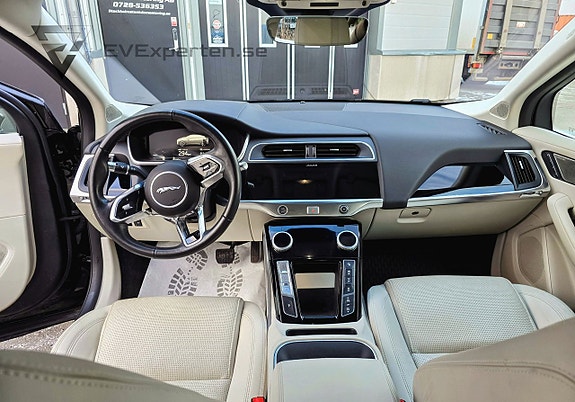 Jaguar I-PACE 13 of 22