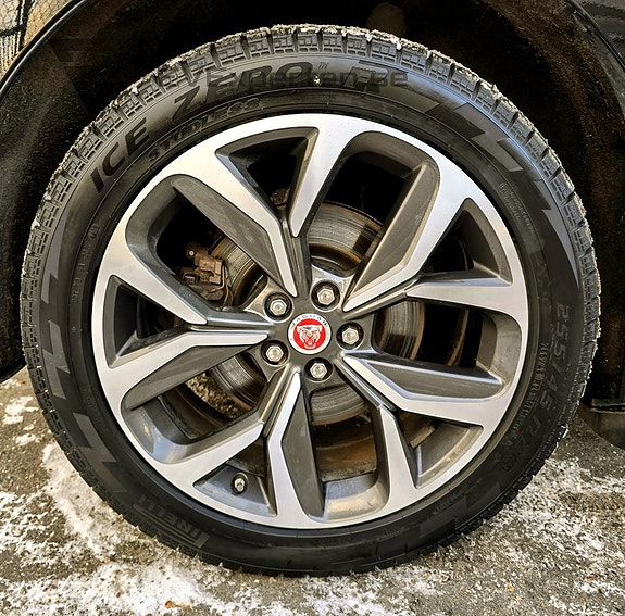 Jaguar I-PACE 12 of 22