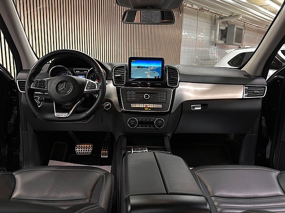 Mercedes-Benz GLE43 18 of 28