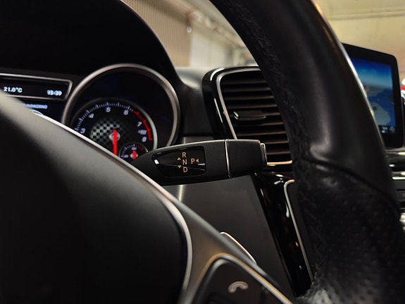 Mercedes-Benz GLE43 25 of 28