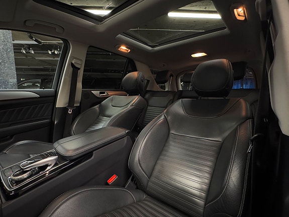 Mercedes-Benz GLE43 23 of 28
