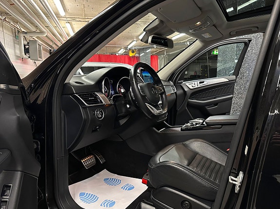 Mercedes-Benz GLE43 16 of 28