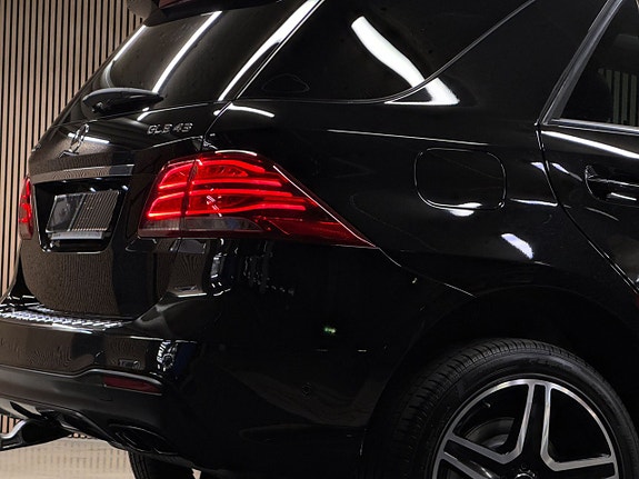 Mercedes-Benz GLE43 13 of 28