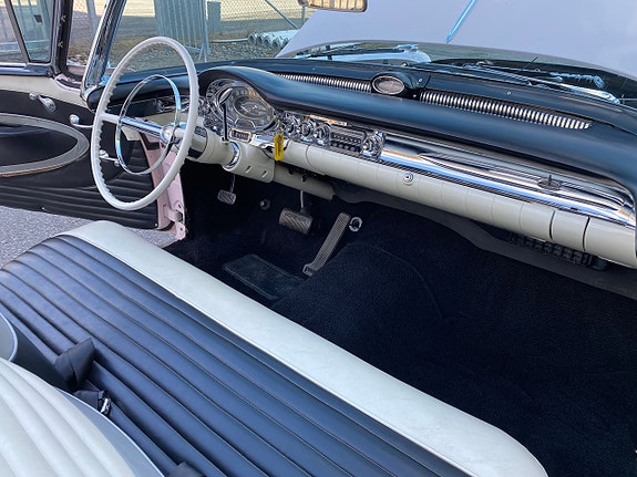 Oldsmobile 88 28 of 30