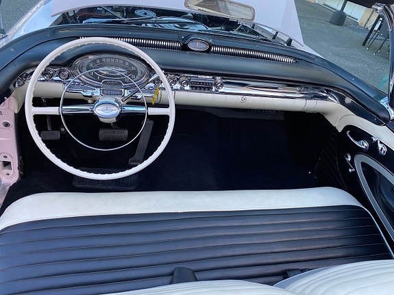 Oldsmobile 88 22 of 30