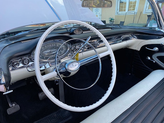 Oldsmobile 88 23 of 30