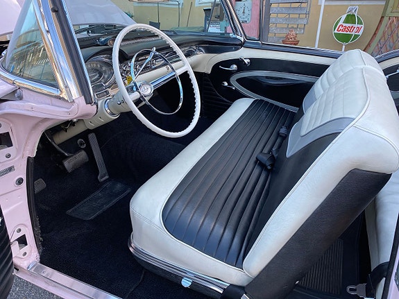 Oldsmobile 88 21 of 30