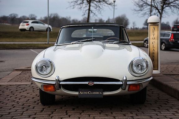 Jaguar E-TYPE 3 of 5