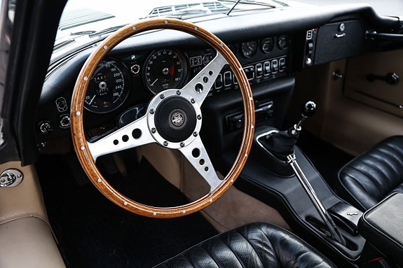 Jaguar E-TYPE 8 of 13