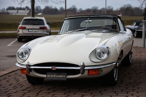 Jaguar E-TYPE 4 of 5