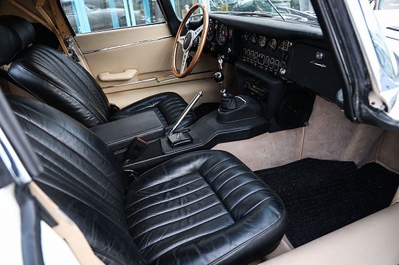 Jaguar E-TYPE 9 of 13