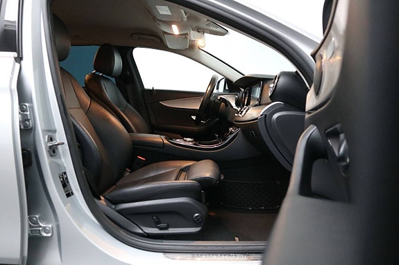 Mercedes-Benz E220 21 of 27