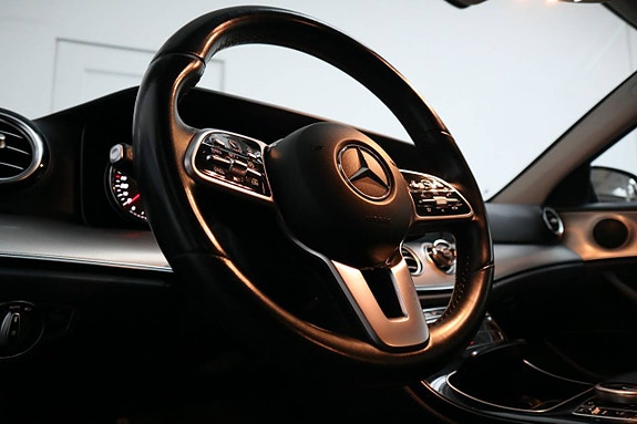 Mercedes-Benz E220 11 of 27