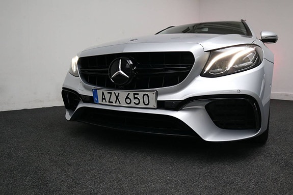 Mercedes-Benz E220 25 of 27