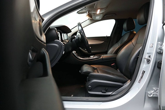 Mercedes-Benz E220 9 of 27