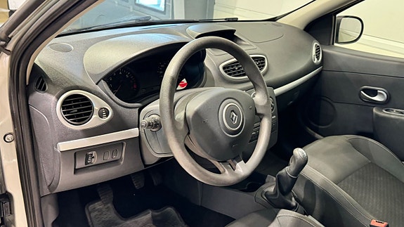 Renault Clio 9 of 17