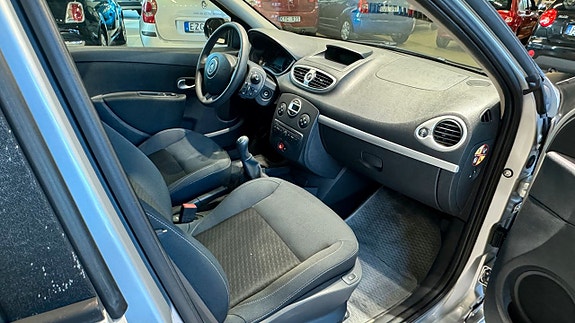 Renault Clio 15 of 17