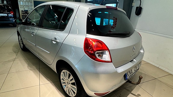 Renault Clio 12 of 17