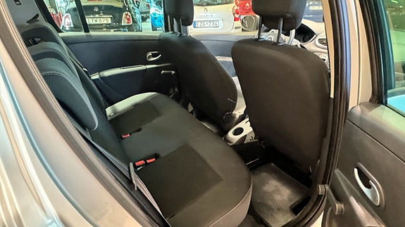 Renault Clio 16 of 17