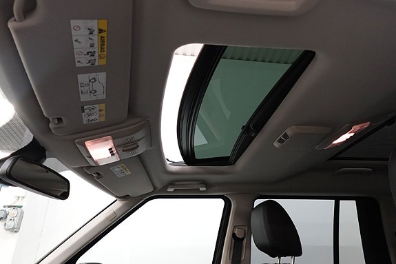 Land Rover Discovery 4 9 of 17