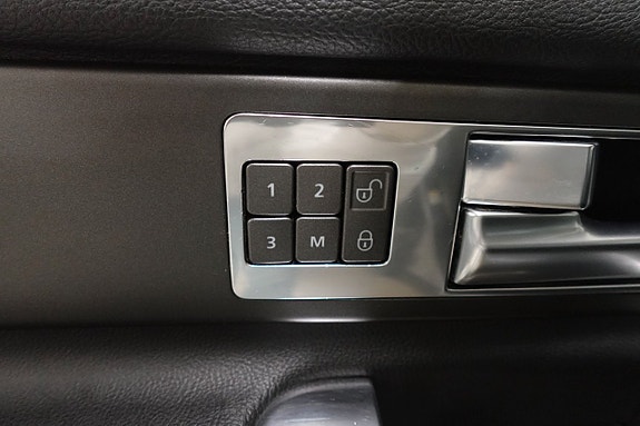 Land Rover Discovery 4 13 of 17
