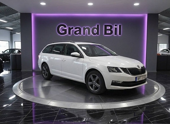 Skoda Octavia 2 of 5