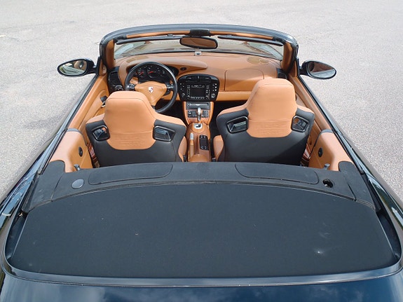 Porsche 911 Carrera 4 9 of 19