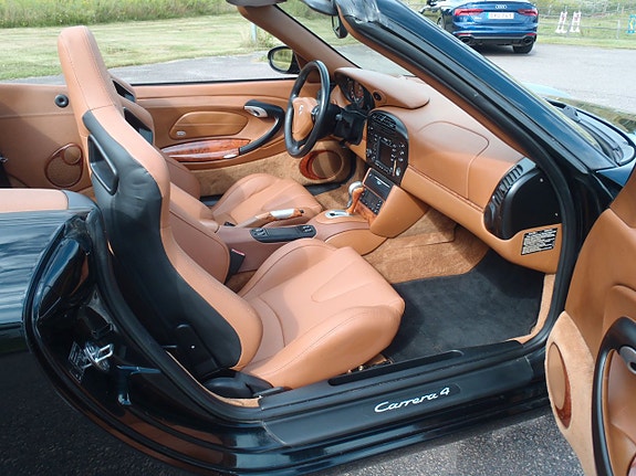 Porsche 911 Carrera 4 10 of 19